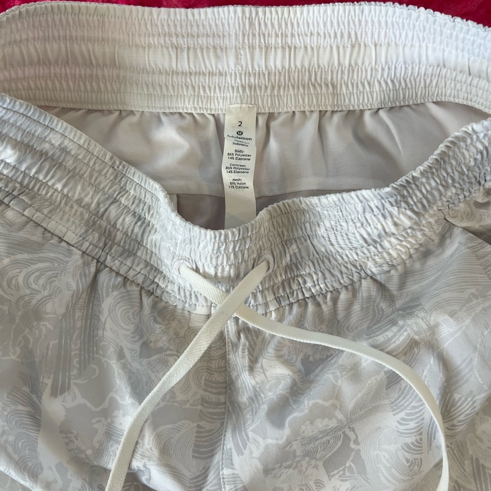Lululemon white/gray paisley print shorts
